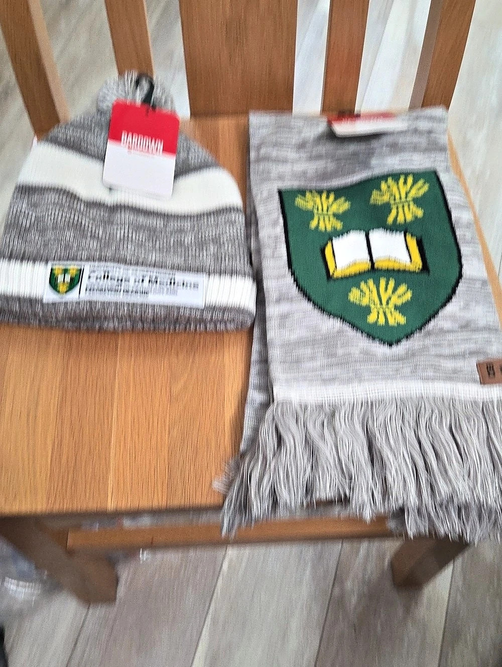 Bardown University of Saskatchewan College of Medicine Beanie and Scarf Set Gray